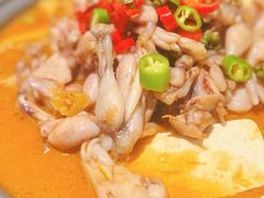 鲜爽藤椒牛蛙锅-龙巢盱眙龙虾·牛蛙·烧烤宵夜(八卦岭店)