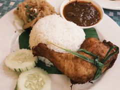 娘惹炸鸡套饭-小槟城美食馆