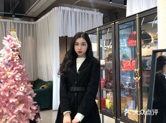 他们是晚十点结束营业的