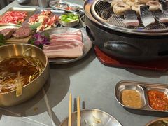 -围炉肉舍•炭烤活鳗•丹东海鲜烤肉(步行街店)