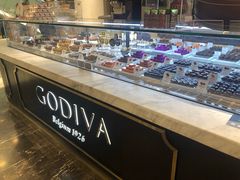 面包甜点陈列柜-GODIVA(王府井apm店)
