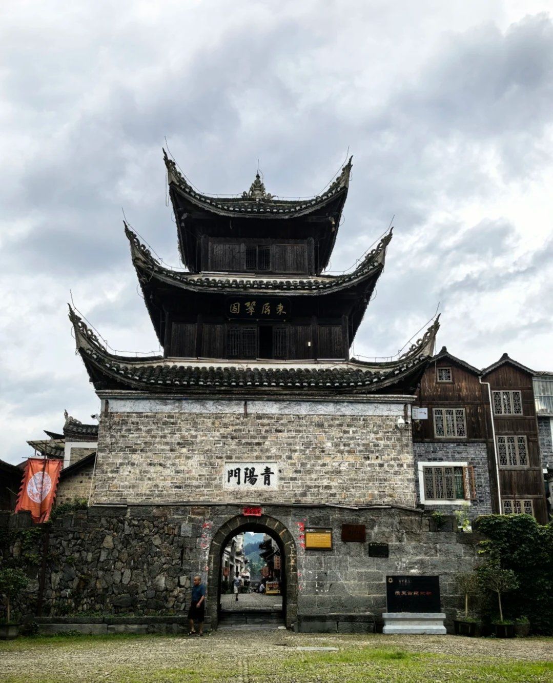 打卡隆里古城,穿越600年感受徽派建筑与花脸