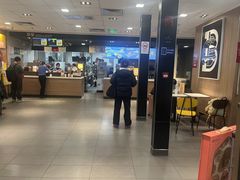-麦当劳(上海虹桥站30B检票口楼上)