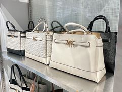 -百年港湾奥特莱斯(香炉礁店)