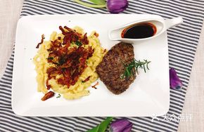 Tender Beef Tenderloin with German Cheese Noodles