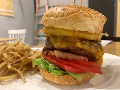 27&nbsp;牛肉汉堡-HELLO 27 意面·沙拉·帕尼尼