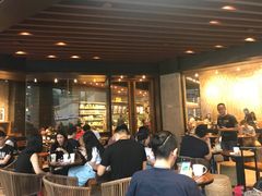 等位区-星巴克臻选(深圳罗湖万象城店)