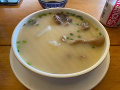 蹄髈汤-沪西老弄堂面馆(定西路店)