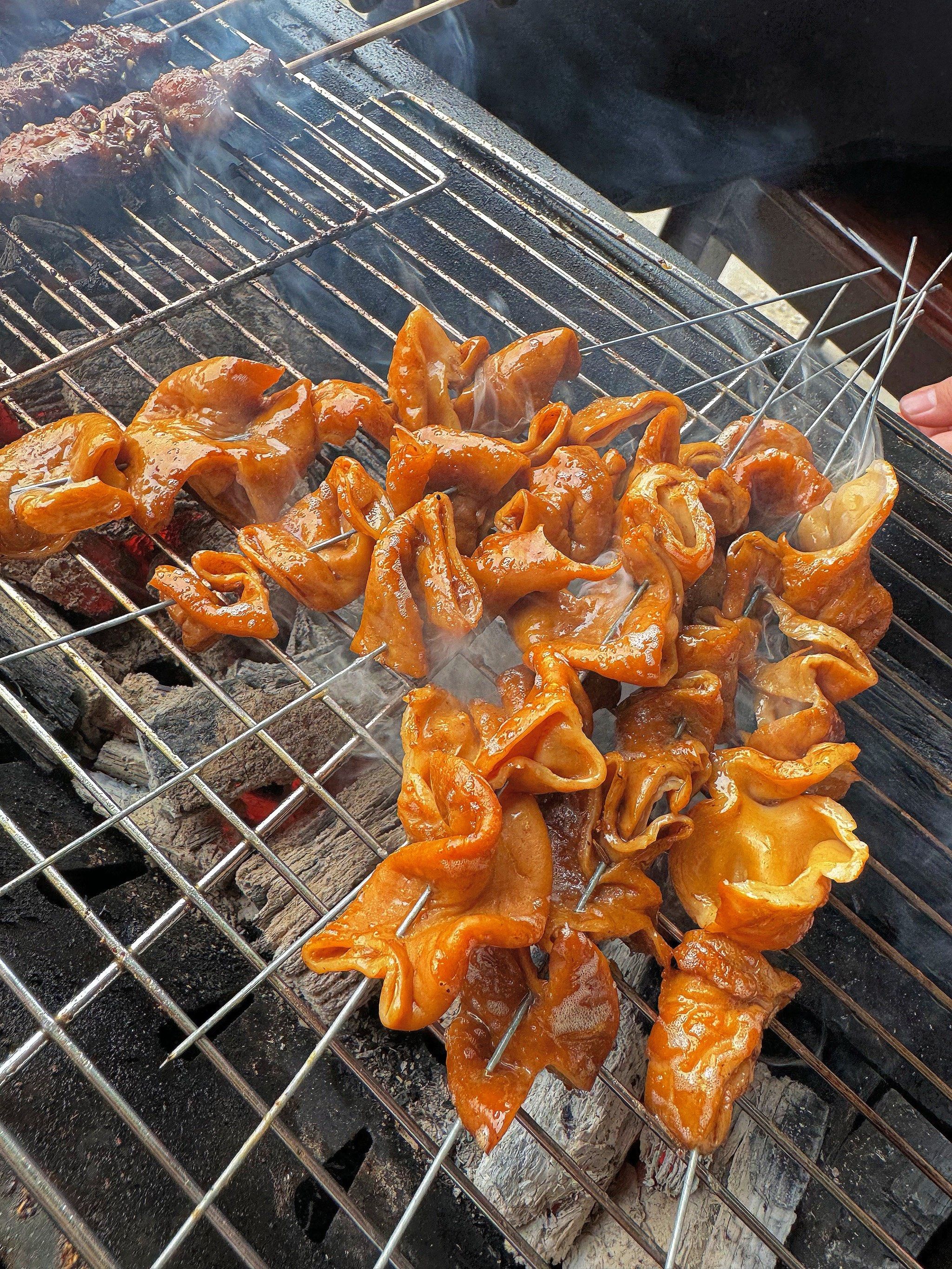 变天了 下雨了 该自助烧烤了
主打一个随心烤
小宝烧烤:猪板筋 松