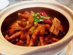 砂锅焗猪蹄凤爪-吕氏焗小鲜•海鲜青岛菜(八大关店)