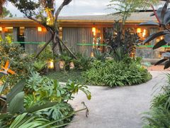 -茅草房·河畔园林火锅