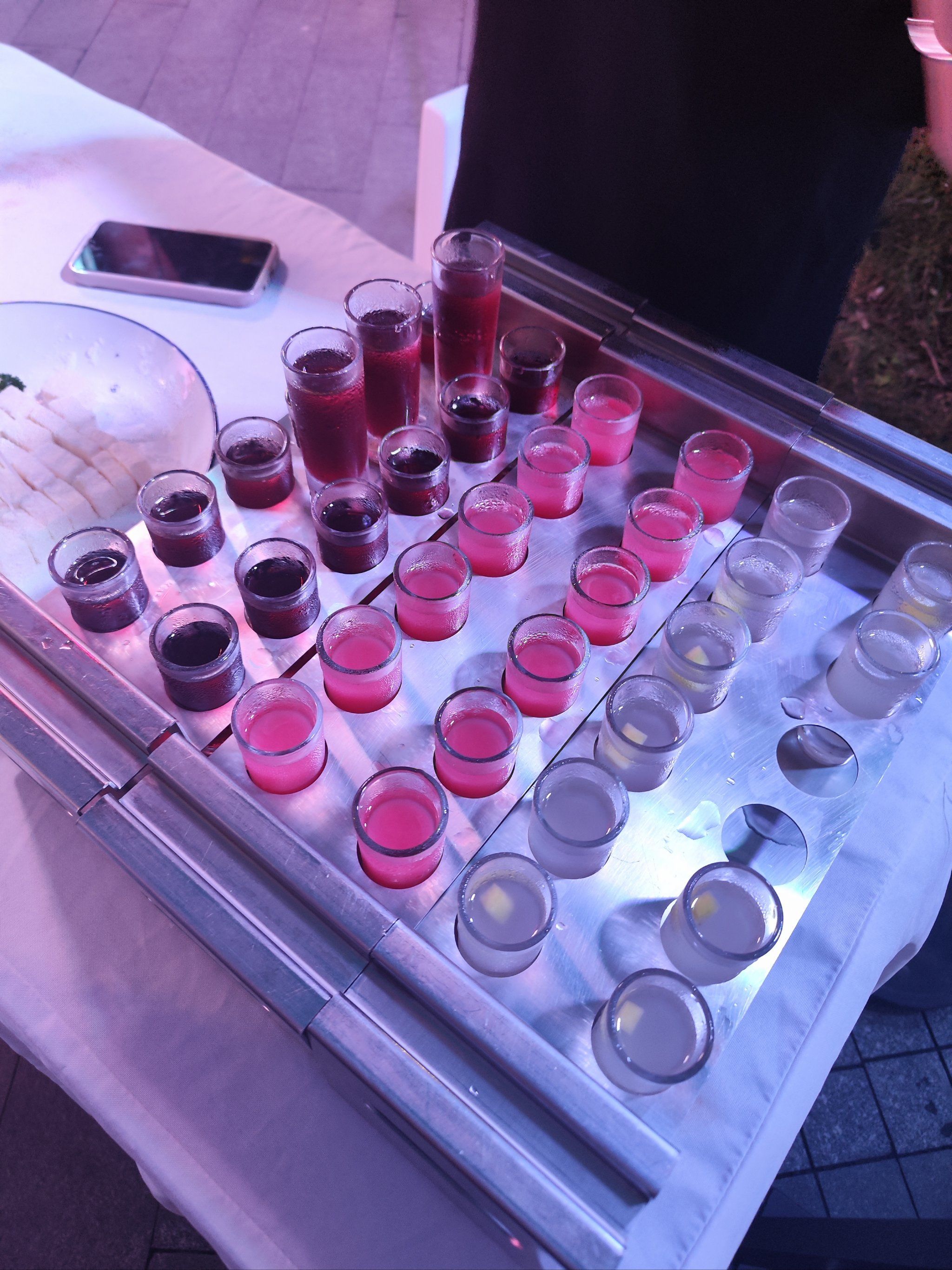 贰麻酒馆免费送酒啦!请你喝酒哦!