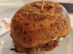 招牌秘制鸡腿堡-必胜客(上海新南方商城PH店)