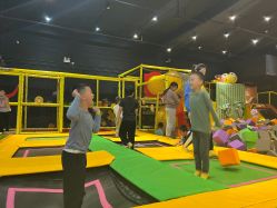 -蹦蹦跳跳(新奥购物中心店)