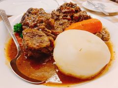 焖牛尾-船屋葡国餐厅