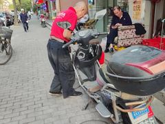 -肖氏修车行(严丰路店)