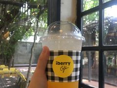 -莓园冰淇淋店
