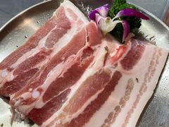 厚切黑猪五花-围炉肉舍•炭烤活鳗•丹东海鲜烤肉(步行街店)