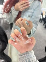 -芊屿芊浔美甲