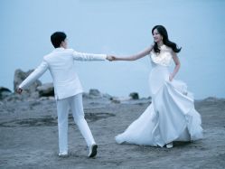 -雪中彩影婚纱摄影·微光艺术中心