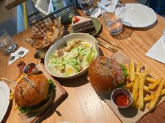 -三勾JJJ Burger&Coffee(梅溪湖店)