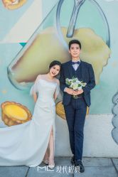 -现代经典婚纱摄影