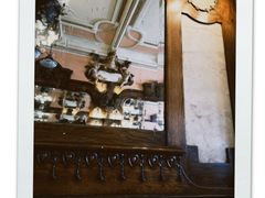-Majestic Café