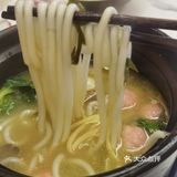 均价大概15元一份，三鲜的麻辣的味道都有