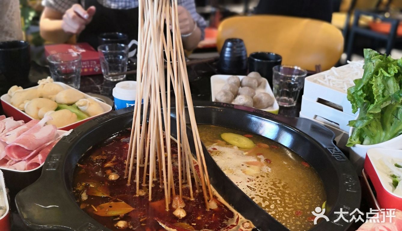 万代酒店旁边那栋楼里，还算比较好找