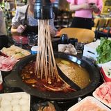 万代酒店旁边那栋楼里，还算比较好找