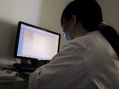 -上海大学附属上海和平眼科医院