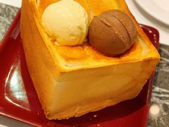 珍宝蜂蜜厚多士配雪糕-港丽餐厅