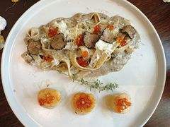 -Chom Cafe and Restaurant