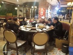 大堂-醉美东江·三文鱼·烧鸡公