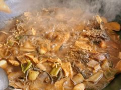 柴锅炖水库鱼-姥家大锅台水库渔家