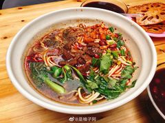 -爆炸头阿姨小四川正宗川味小吃(无任何分店)