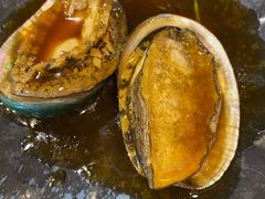 浇汁鲍鱼-老东镇啤酒屋海鲜加工·蒸汽海鲜·海鲜烧烤(台东店)