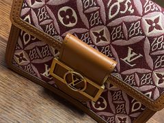 -聚云奢二手奢侈品黄金手表包包回收·中古店(中福城店)