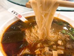 红汤牛肉米粉-窝窝店包子(翠花街店)