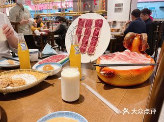 今天跟朋友一起过小年（电灯泡了又 等了一百多分钟才吃