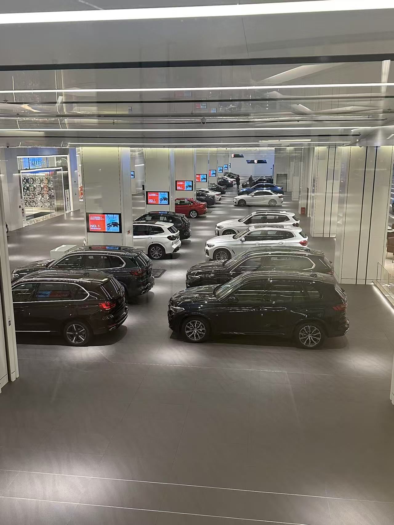 最近同事说成都有一家澳康达二手车展厅,周