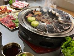 -围炉肉舍•炭烤活鳗•丹东海鲜烤肉(步行街店)