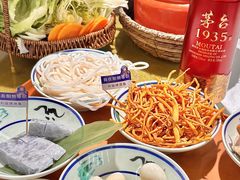 -刘姐啤酒鱼民族演艺餐厅(西街总店)