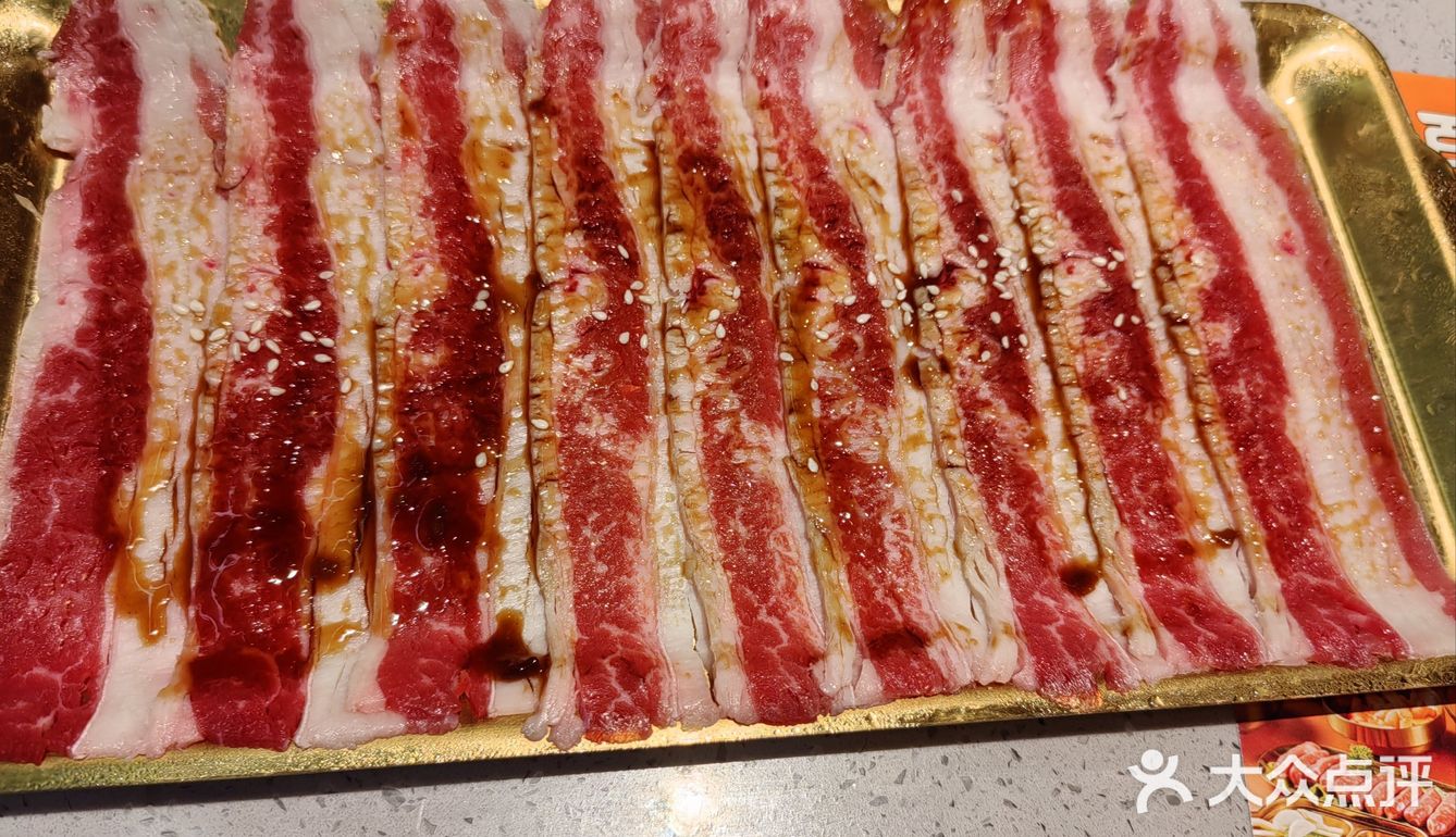 周末就是要和别的人一起吃肉肉呀