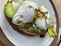 牛油果温泉蛋吐司-O'mills Sourdough Bakery&Bistro(永嘉路店)