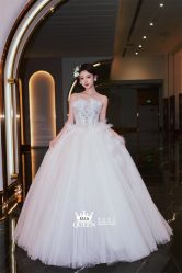 点击看大图 -艾拉·女王婚纱礼服馆