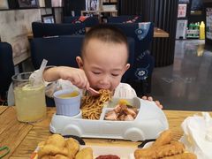 -汽车博物馆主题餐厅