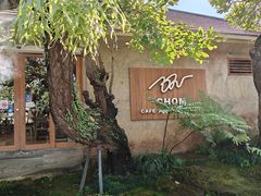 -Chom Cafe and Restaurant