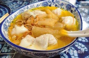 Bamboo Mushroom Chicken Stew with Shrimp and Crab Roe Dumplings