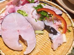 -野山舂·贵州现舂酸汤火锅(鸿通城店)